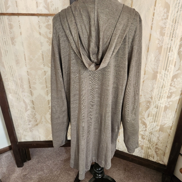 Cynthia Rowley Linen Topper - Picture 2 of 5